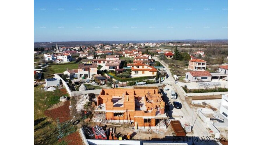Trosoban stan S1 s vrtom u novogradnji u Kanfanaru
