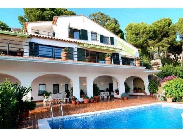 6 bedroom Cottage For Sale: GIRONA..