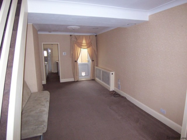 2 bedroom house in SHEERNESS - 2