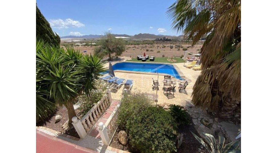 EXCLUSIVE TO VOSS HOMES - Large, renovated, country house.. - 2
