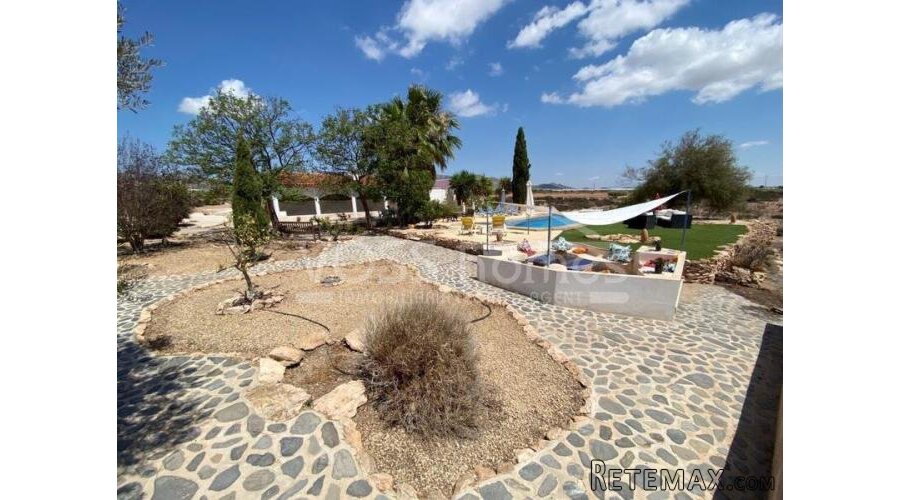 EXCLUSIVE TO VOSS HOMES - Large, renovated, country house.. - 3