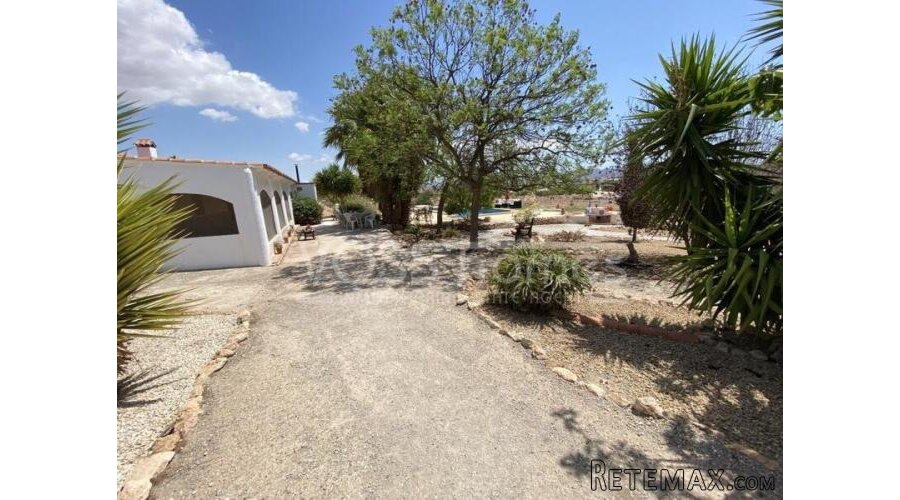 EXCLUSIVE TO VOSS HOMES - Large, renovated, country house.. - 4