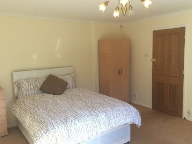 ROOM TO LET IN RANDLAY - ALL BILLS.. - 2