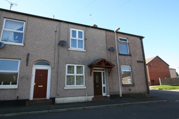 *** Extremely Well Presented 2 Bed With.. - 2