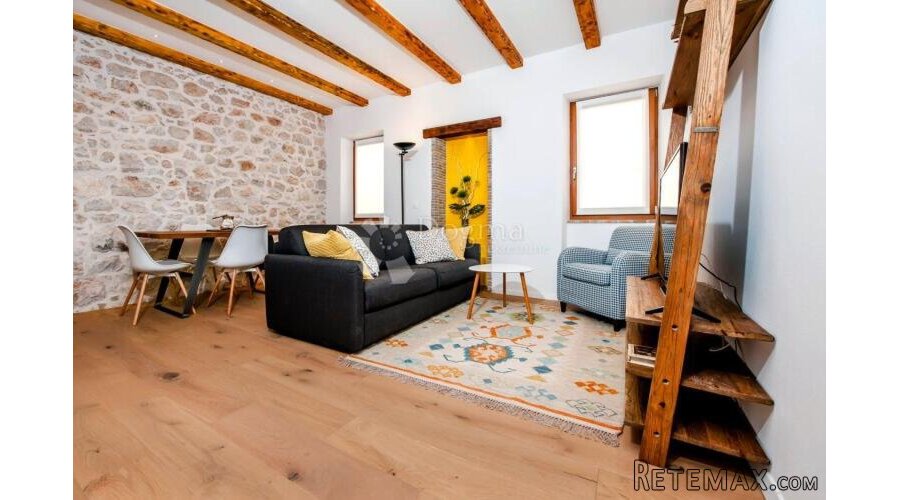 PRILIKA! Stan 40 m2 u centru Rovinja