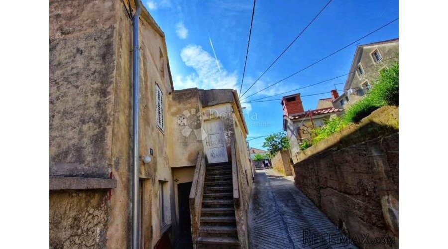 Kali, otok Ugljan - kamena kuća s pogledom na more