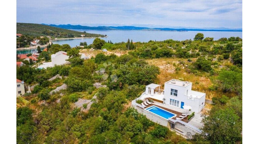 Dugi otok, vila s bazenom