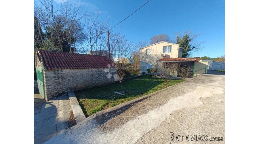 SAMOSTOJEĆA KUĆA NA ŠOLTI