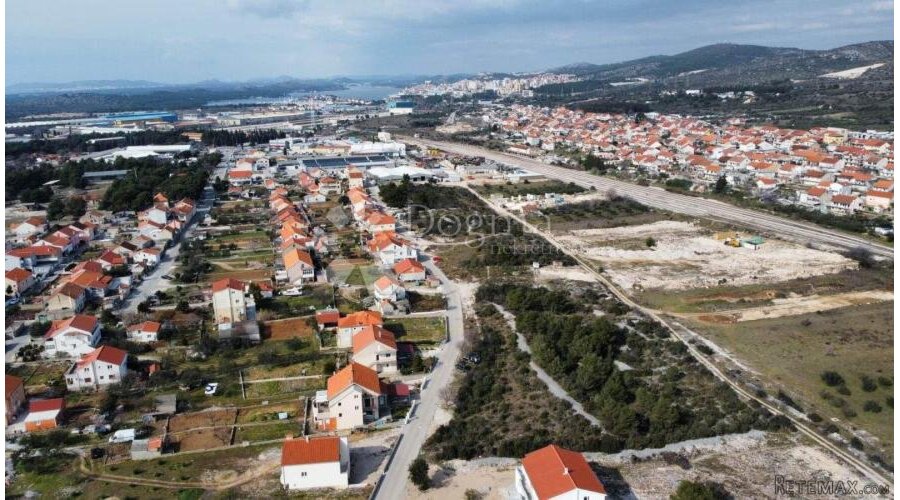 RAŽINE- GRAĐEVINSKO ZEMLJIŠTE OD 2697m2
