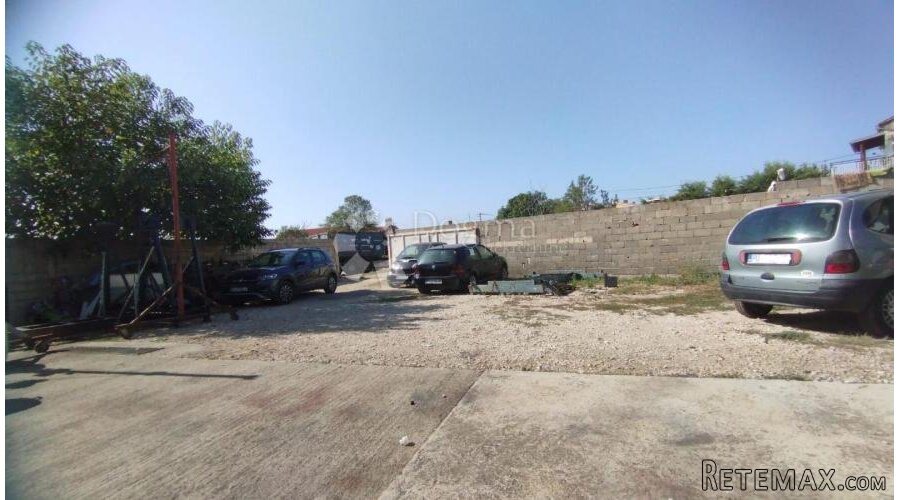 PROSTRANA GARAŽA NA DOBROJ LOKACIJI