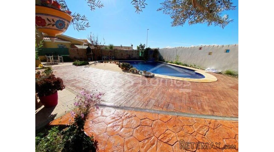 NEW LISTING TO VOSS HOMES - An impressive and large 4 bed.. - 5