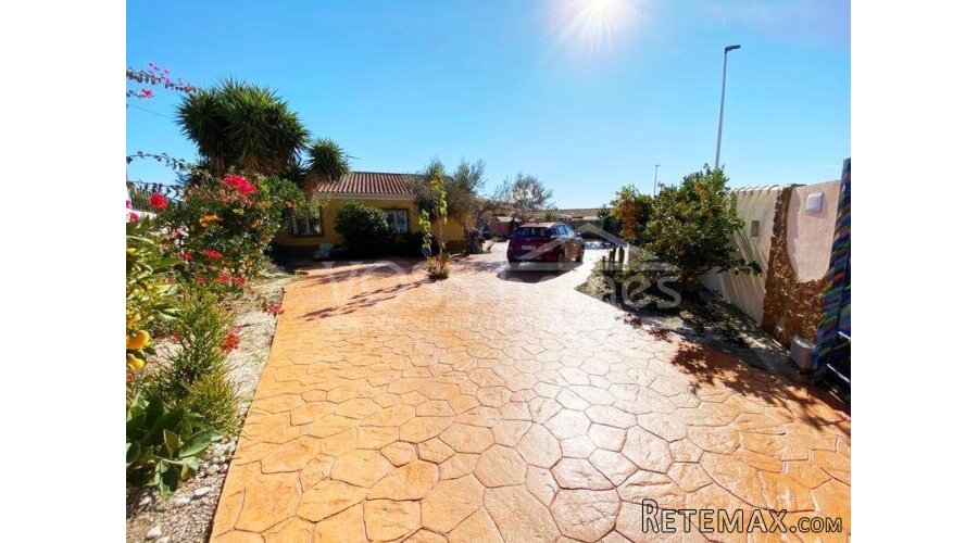 NEW LISTING TO VOSS HOMES - An impressive and large 4 bed.. - 6