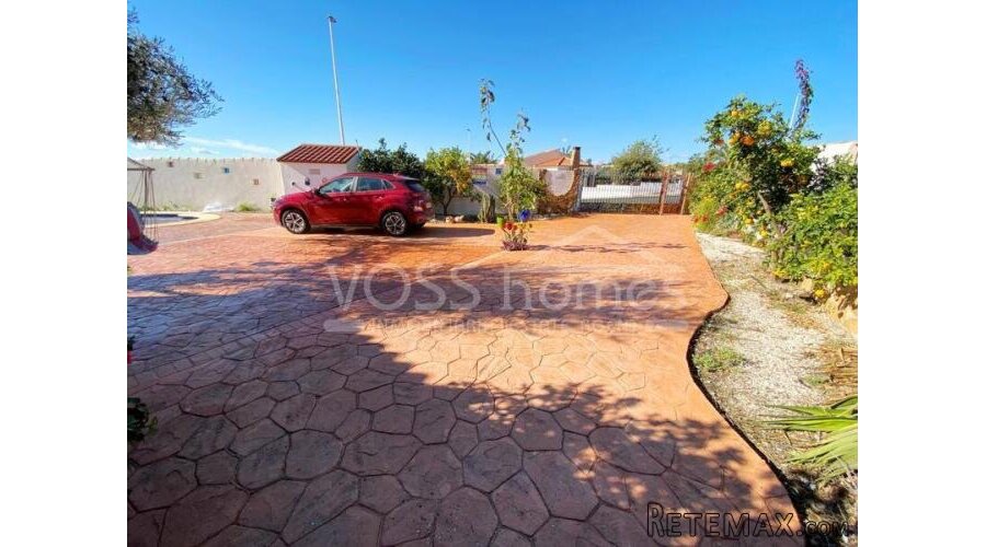 NEW LISTING TO VOSS HOMES - An impressive and large 4 bed.. - 8