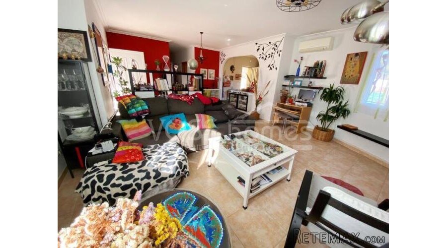 NEW LISTING TO VOSS HOMES - An impressive and large 4 bed.. - 10