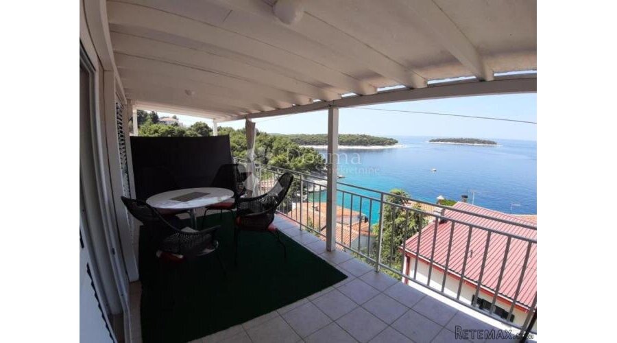 PRIMOŠTEN- KUĆA S 9 APARTMANA I TOP POGLEDOM