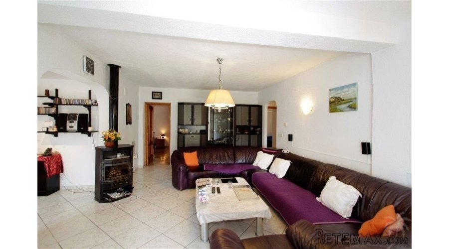 This well maintained property is located within walking.. - 3