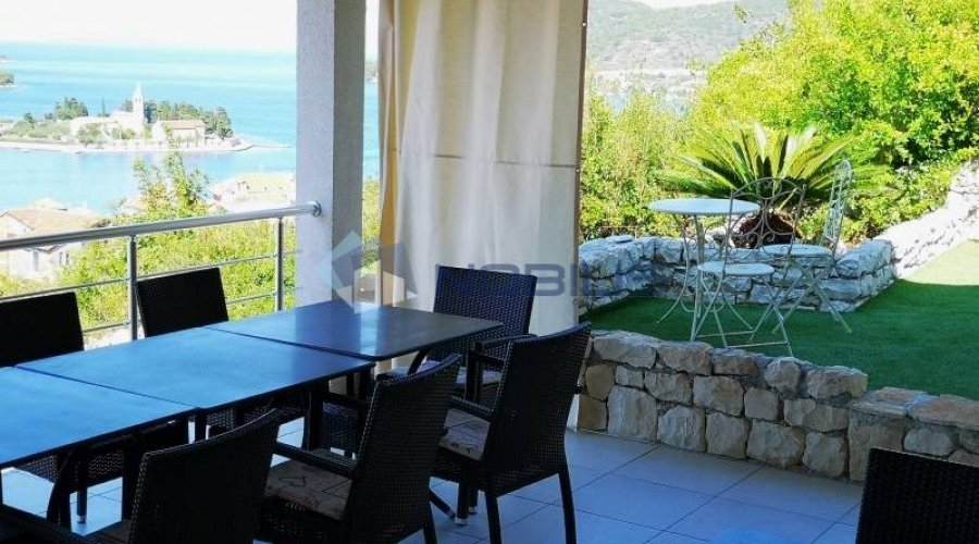 Vis - kuća 300 m2 + 1.700m okućnica + bazen - 10