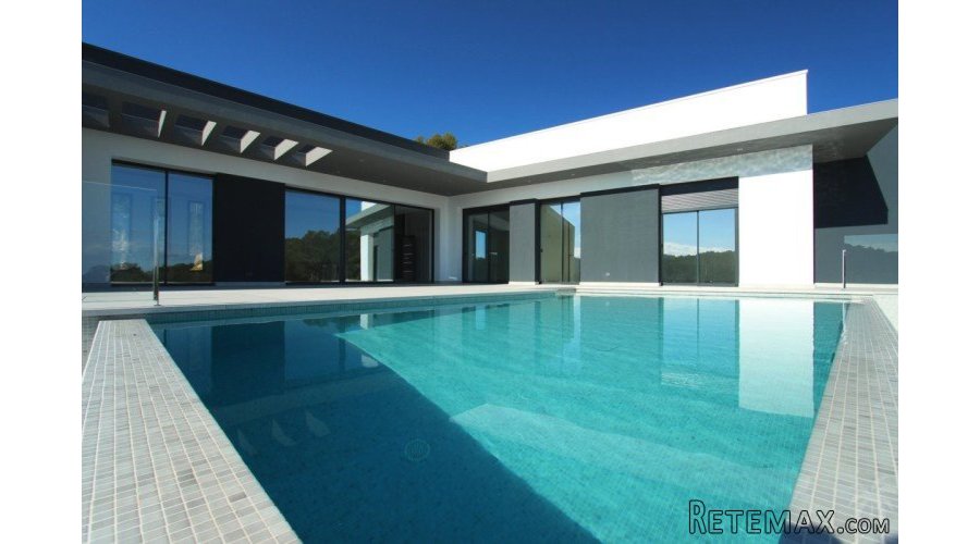 This modern luxury villa is currently under construction on.. - 3