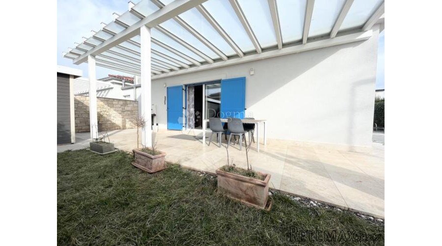 NOVIGRAD, VILA SA BAZENOM - PRILIKA! - 2