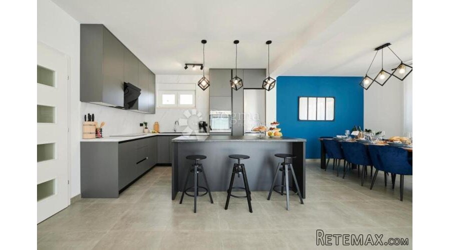 KAŠTEL NOVI- LUKSUZNA VILLA S BAZENOM