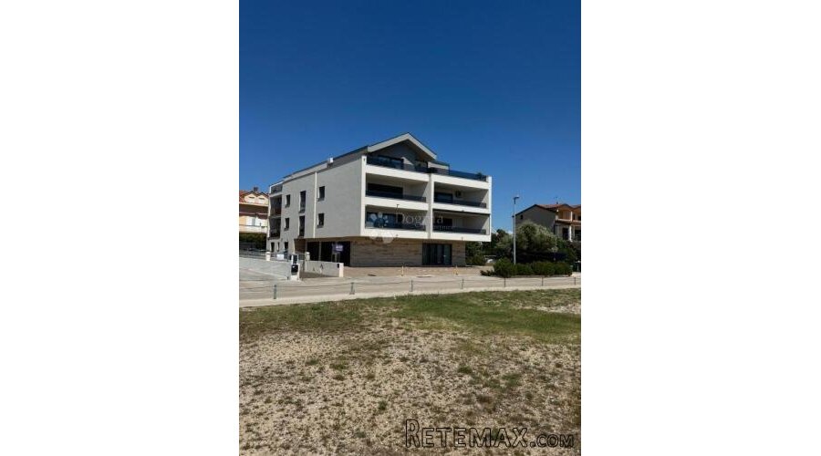 TOP LOKACIJA! Stan 84,53 m² + vrt 90 m² | 10 m od plaže - 2