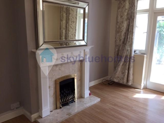 House - MODERN 3 bedroom FAMILY HOME... - 2