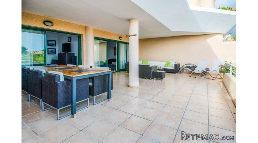Spectacular spacious 3-bedroom apartment located in a quiet.. - 2