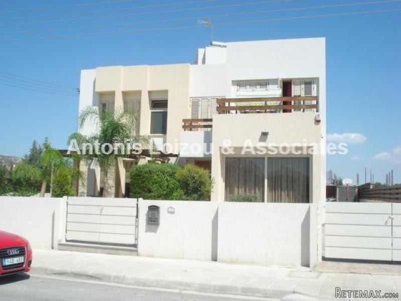 Beautiful modern 5 / 6 bedroom house - 2