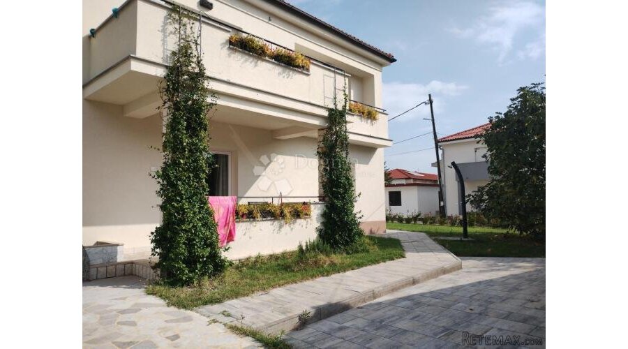 KUĆA SA POSLOVNIM PROSTOROM 300M OD MORA - 2