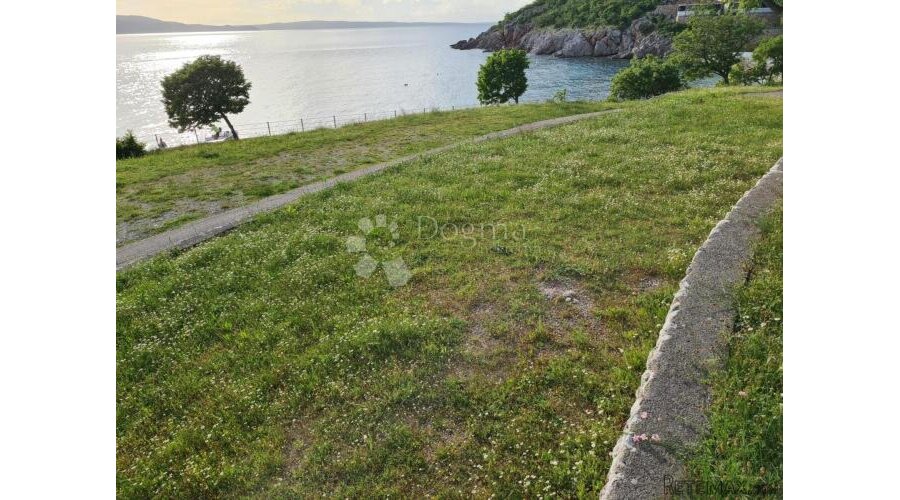 Idealno zemljište za kamp , prvi red do mora !!!