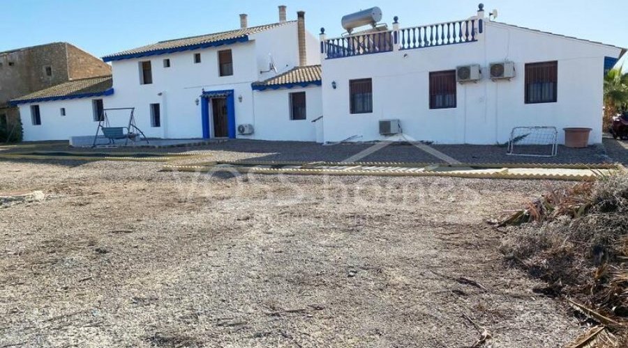 NEW LISTING TO VOSS HOMES - A huge, stunning, approx 490m2.. - 11