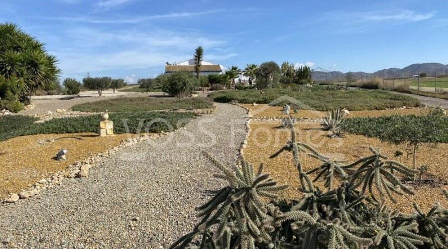 NEW LISTING TO VOSS HOMES - A huge, stunning, approx 490m2.. - 17