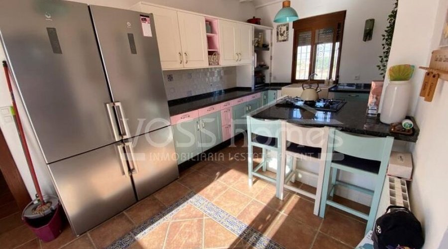NEW LISTING TO VOSS HOMES - A huge, stunning, approx 490m2.. - 20