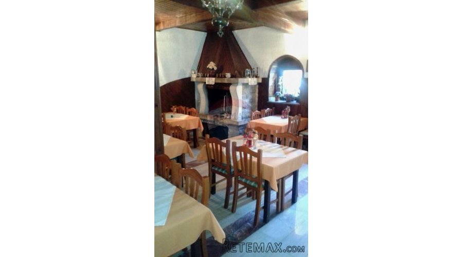 Istra, Buje, restoran s trosobnim stanom - prilika! - 2