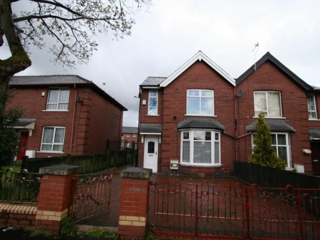 *** Spacious Very Well Presented 3 Bed..