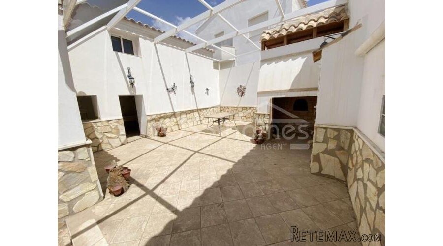 NEW & EXCLUSIVE TO VOSS HOMES - A Large bed & breakfast.. - 2