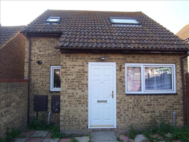 1 bedroom house in Minster On Sea..