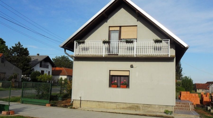 KUĆA I PLANTAŽA