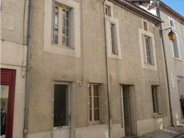 Two-Bedroom Town House In The Charente