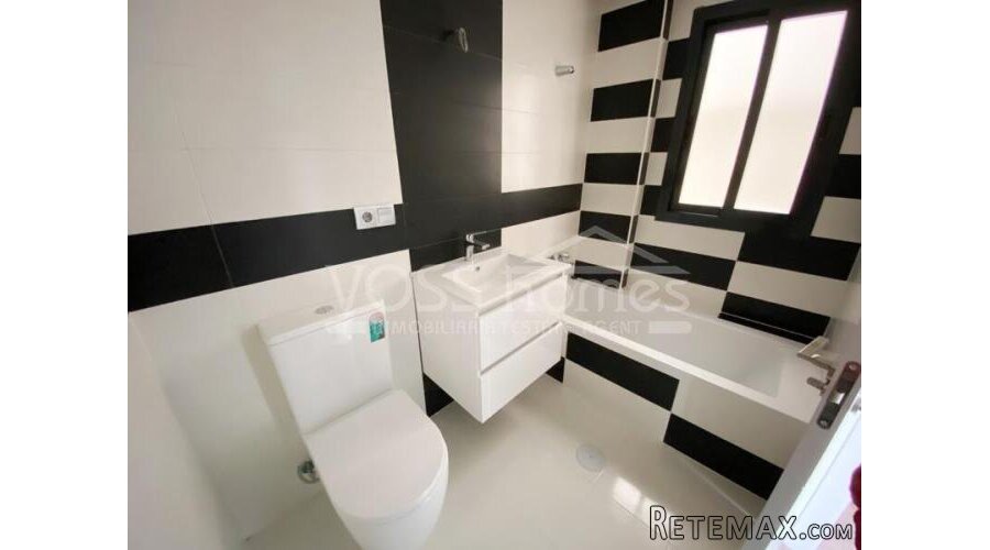 NEW LISTING TO VOSS HOMES - Recently built, modern 3 bed, 2.. - 9