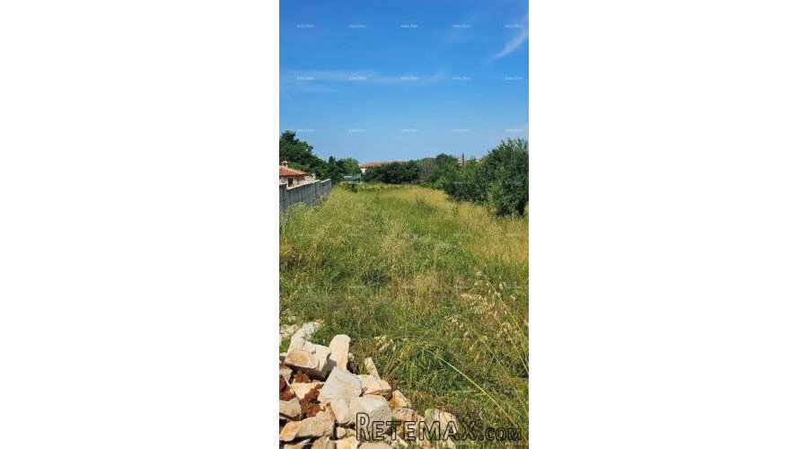 Vodnjan, prodajemo građevinsku parcelu površine 971 m2. - 2