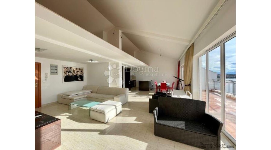 PENTHOUSE 1-RED DO MORA SELCE