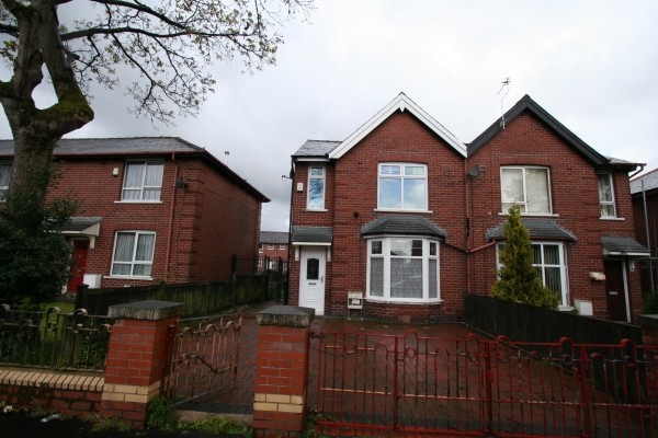 *** Spacious Very Well Presented 3 Bed.. - 2