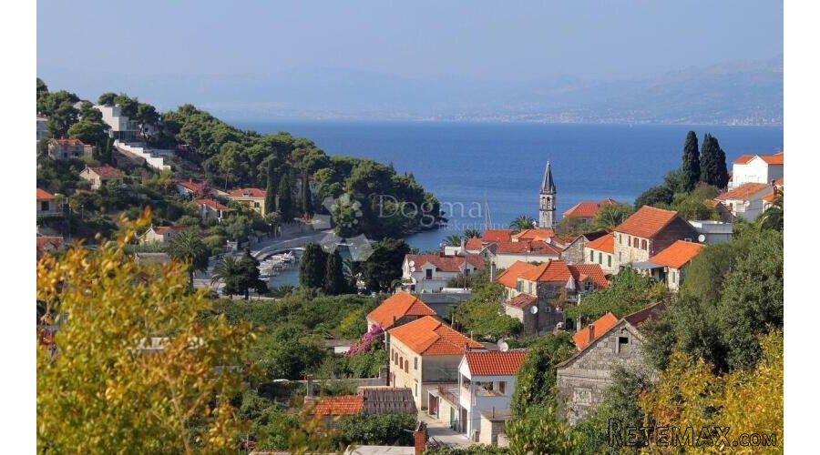 PRILIKA: Mirno građevinsko zemljište (P-2) na otoku Braču - 2