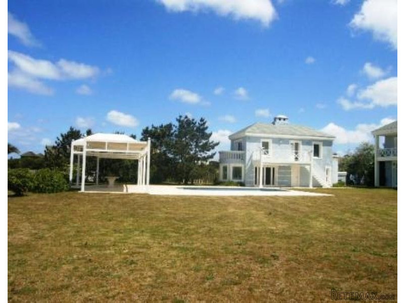 8 Bedroom House - For Rent -.. - 2