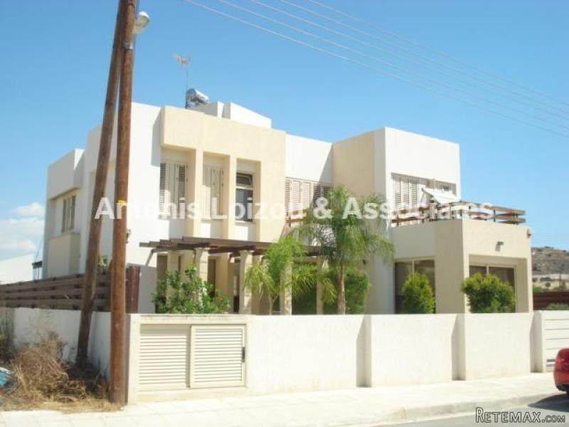 Beautiful modern 5 / 6 bedroom house