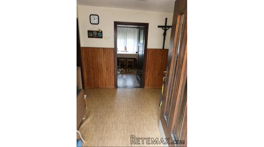 Kuća na prodaju - potencijal za uređenje i miran obiteljski - 2