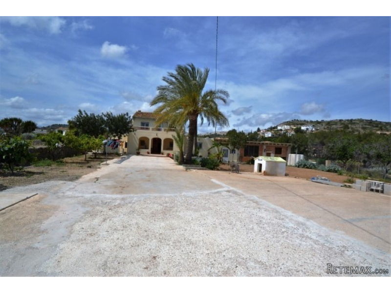 V1516 - A Detached Country Property.. - 2