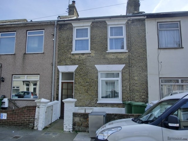1 bedroom flat in SHEERNESS