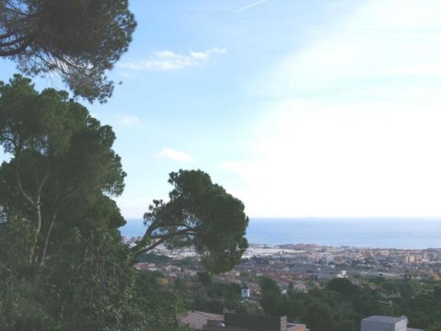 Plot in the center with view -Coast.. - 2